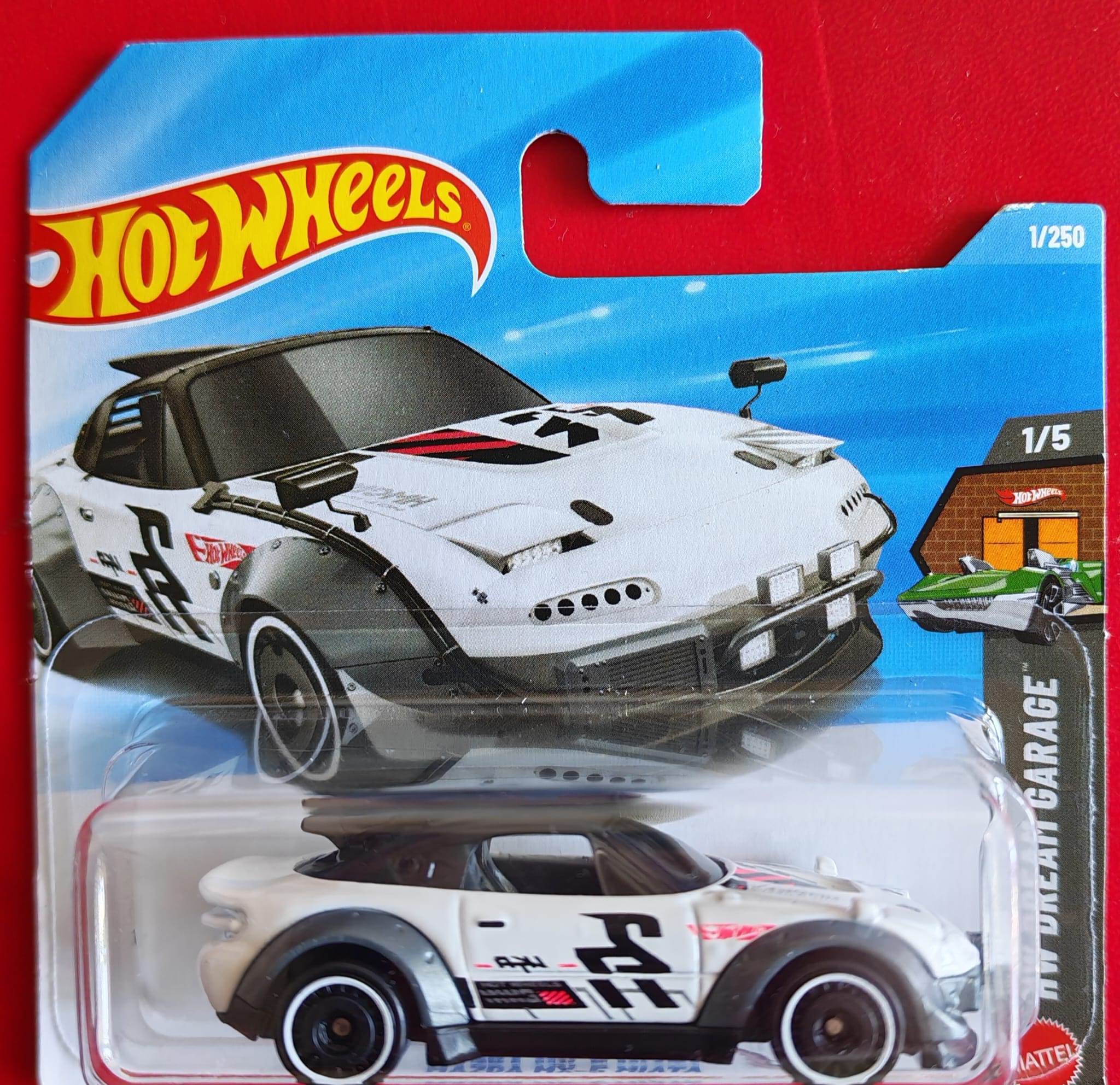 Hot Wheels - Mazda MX-5 Miata HW Dream Garage 1:64