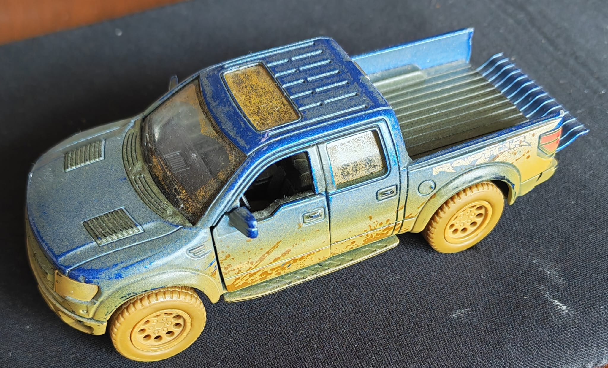 Kinsmart - 2013 Ford F-150 Svt Raptor Supercrew